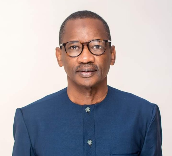 Visite inopinée du PR à Wakhinane Nimzatt : Racine Talla magnifie le passage d’un chef d’État qui sympathise avec les populations et s’enquiert de l’état des travaux…