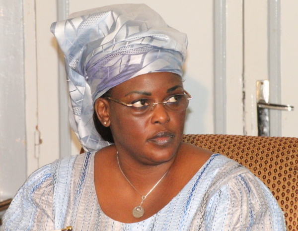 Marième Faye Sall offre des "berndé" au Khalife Général des mourides