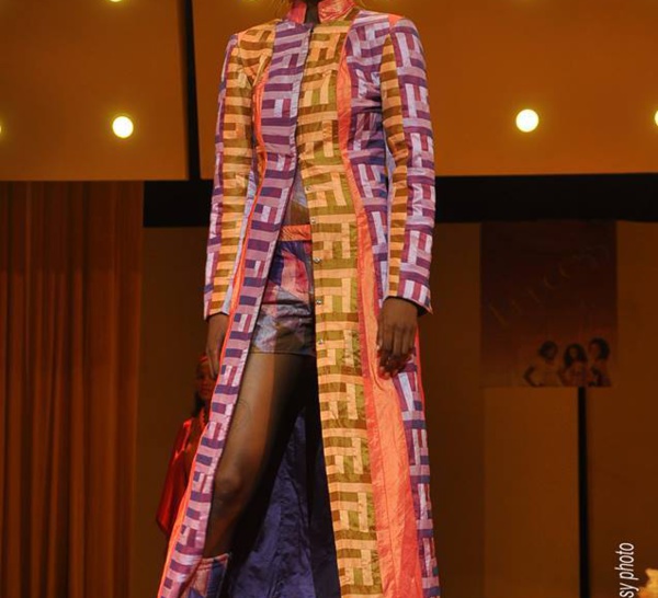 Le mannequin Khadouchou Seck en mode défilé