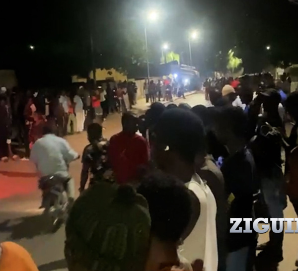 Ziguinchor : Le domicile de Ousmane Sonko pris d’assaut par les jeunes à quelques heures de son procès