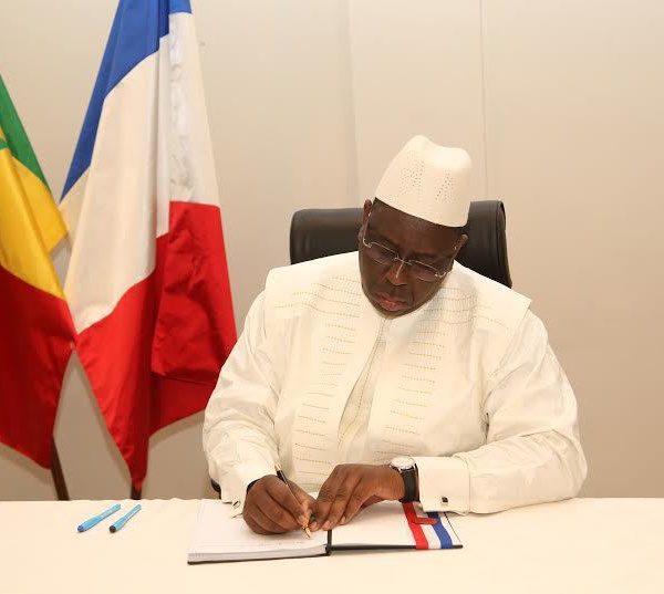 Communiqué de la présidence relatif à la visite du Président Macky Sall à l'Ambassade de France à Dakar