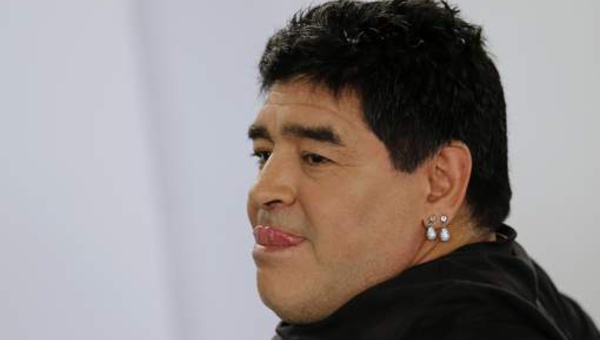 Maradona ou "Mamadona"?