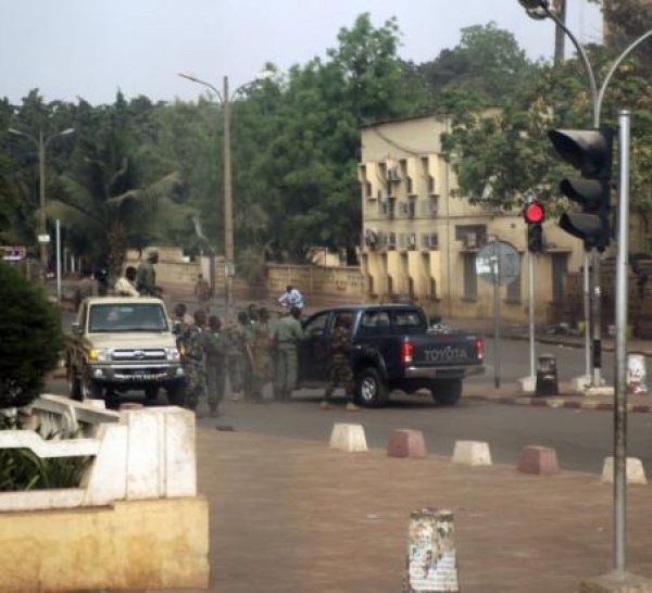 Attentat à Bamako : 5 morts, dont un Français, le parquet de Paris ouvre une enquête