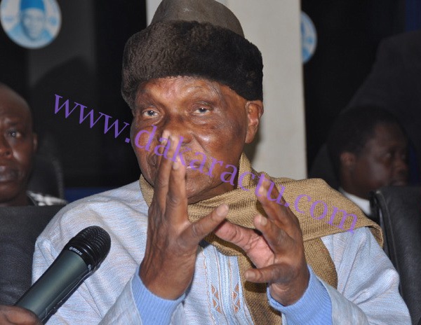 Sémou Diouf responsable politique de l'APR : "Abdoulaye Wade veut déstabiliser le pays, le rendre ingouvernable, mais (...) Le Président Macky Sall ne va jamais céder aux sirènes faussement cohabitationnistes de ce dinosaure qu'est Wade (...)"