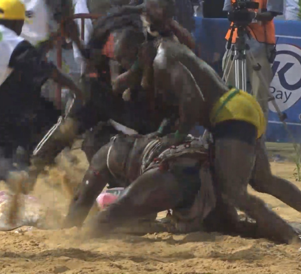 Modou Lô, les 22 coups de poings et le mystérieux individu qui a failli créer une catastrophe !