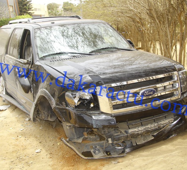 Rififi devant le domicile privé de Macky Sall : Les gendarmes font usage de leurs armes et explosent les pneus d'un véhicule 
