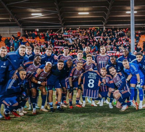 FA CUP : Nottingham Forest rend hommage à Cheikhou Kouyaté endeuillé