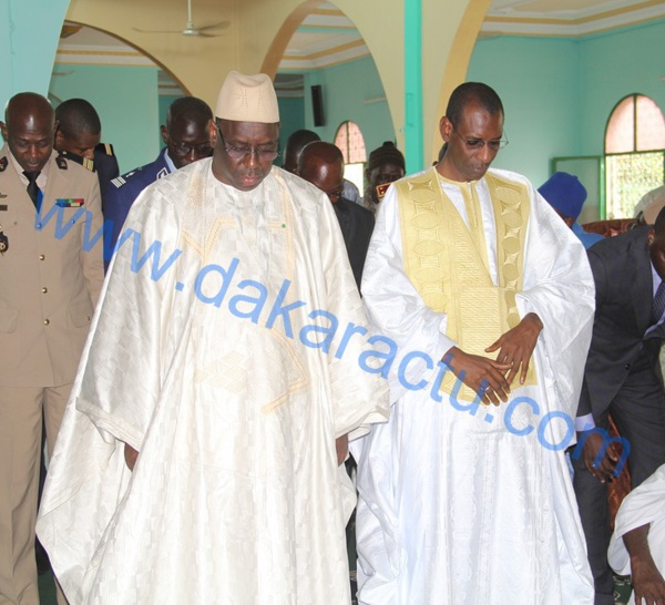 Macky Sall a prié à la mosquée de Liberté VI : « Depuis 1976 que cette mosquée existe, l’Etat n’a jamais rien fait! » Chérif Mamine Aïdara  ( images )