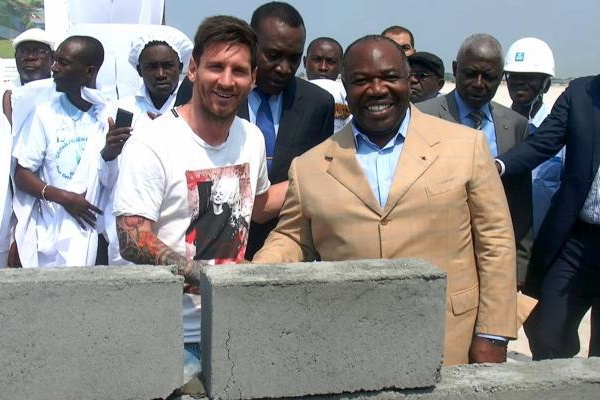 Gabon : Messi participe à la pose de la première pierre d'un stade