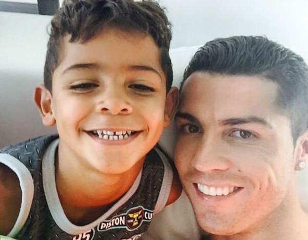 Cristiano Ronaldo : au calme avec son fils avant la reprise