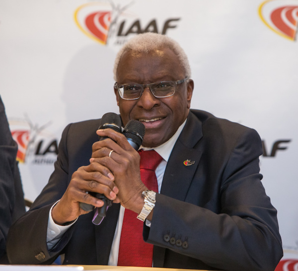 Lamine Diack, président de l’IAAF : « L’athlétisme ne mourra pas d’une prétendue affaire de dopage » (Jeune Afrique)