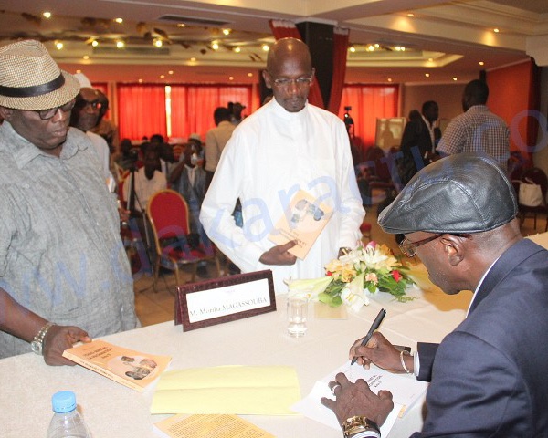 Les images de la cérémonie de dédicace du livre du journaliste-écrivain, Moriba Magassouba intitulé « Tchad-Sénégal La Machination acte II »