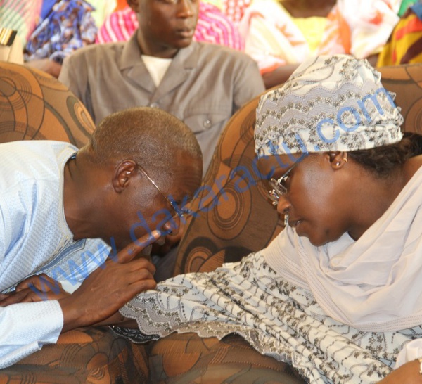 FUNÉRAILLES DE DOUDOU N’DIAYE ROSE : Chanteurs, lutteurs et politiciens présents, Bamba Fall informe sur le « camion » parti de la Médina…   ( images)