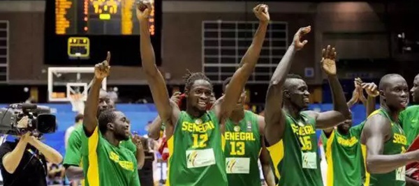 GROUPE B DE L’AFROBASKET : LES LIONS ARRACHENT LA VICTOIRE ET PRENNENT LA PREMIÈRE PLACE