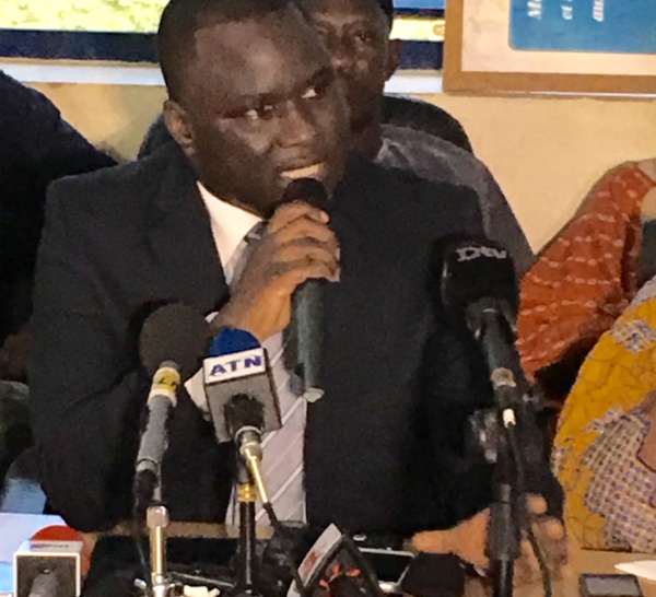 Face à la presse, le numéro 2 de Rewmi, Déthié Fall, rappelle la volonté de l'opposition de s'unir pour combattre Macky Sall