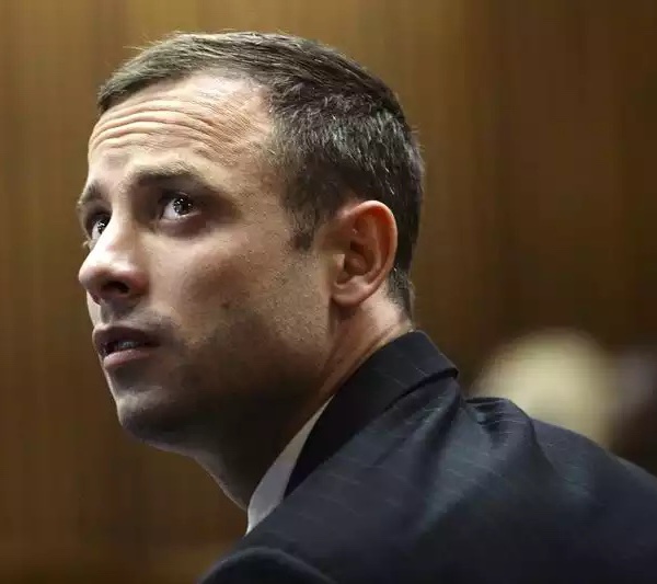 Oscar Pistorius libéré et placé en résidence surveillée