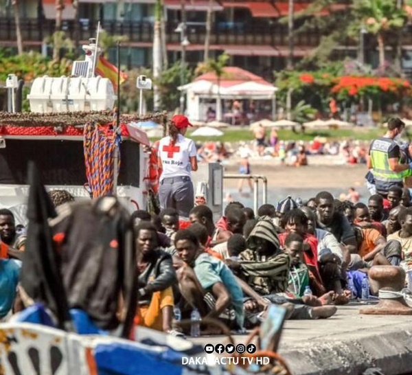Îles Canaries: un convoi de 224 personnes dont 57 femmes, en provenance du Sénégal accoste à El Hierro 