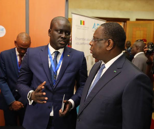 Le président Macky Sall en visite du stand de l'Adie au Colloque de la gendarmerie sur la cybercriminalité avec l'organisation des gendarmeries africaines (IMAGES)