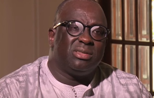 Cigare à la main, Papa Massata Diack se la coule douce au Terrou-Bi
