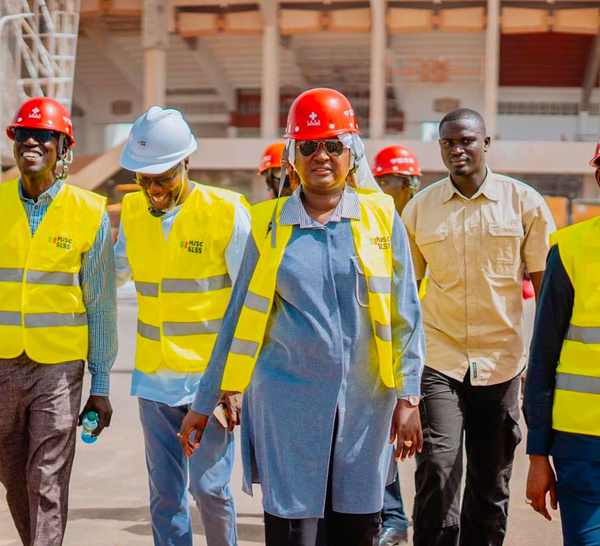 Réhabilitation du Stade Léopold Sédar Senghor : Les clés officiellement remises au ministre des Sports