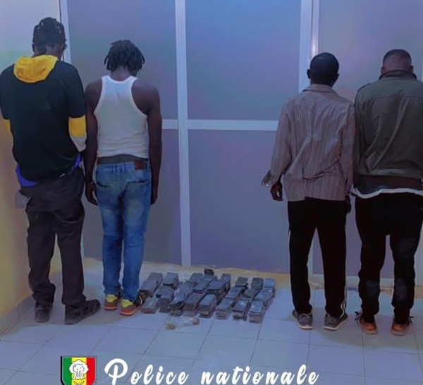 Keur Massar : plus d’1,6 milliard en faux billets noirs saisis à Yeumbeul Sud – Une mafia de faussaires sous les verrous