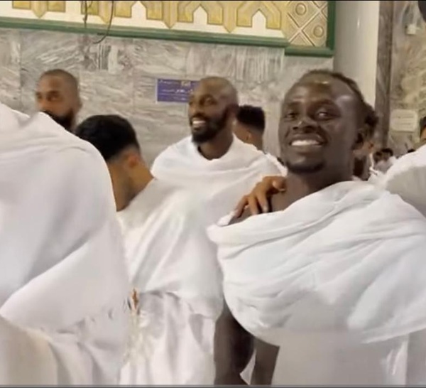 Absent de la tanière, la star du foot, Sadio Mané effectue le pèlerinage à la Mecque