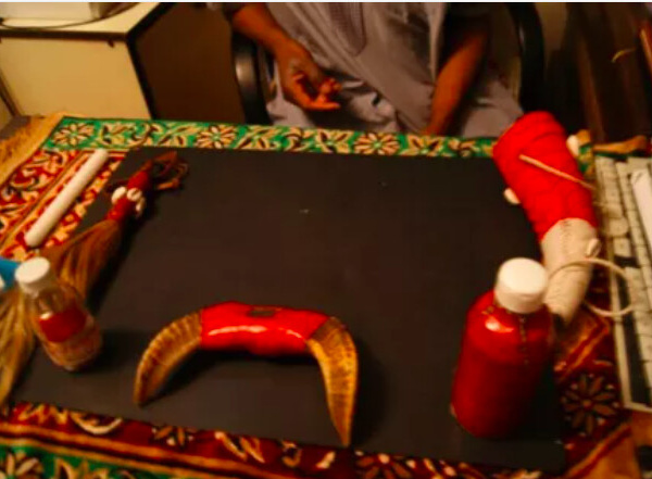 "Tagou naalène, mangui dem kaw assamane" : Le marabout S. I. Touré recherché pour des actes contre-nature sur des talibés, laisse derrière lui chaos et suspicion