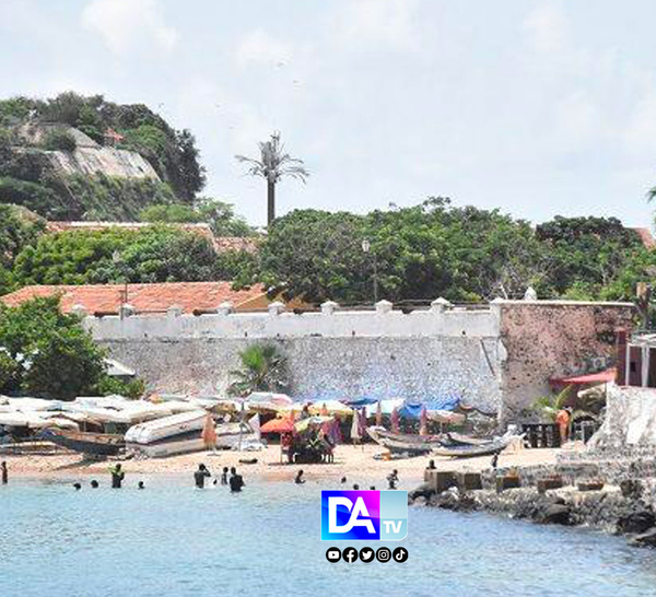 Plage de la Cour de cassation : trois « Homosexuels » surpris en pleins attouchements, la foule tente un lynchage