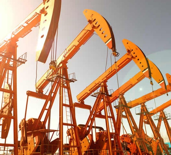 Le pétrole grimpe avec des sanctions contre la Russie qui se précisent