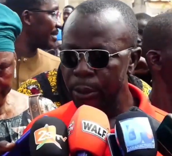 Kaolack: Les chauffeurs de taxi, en brassards rouges, dénoncent l'état défectueux des routes secondaires...