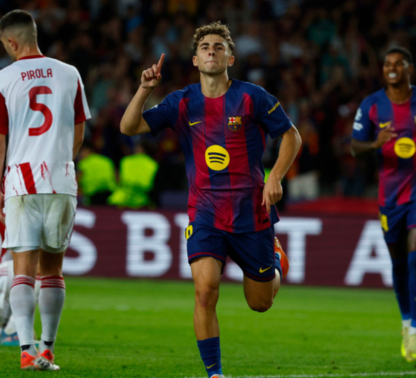 Ligue des champions: le FC Barcelone corrige l'Olympiakos avec un triplé de Fermin Lopez