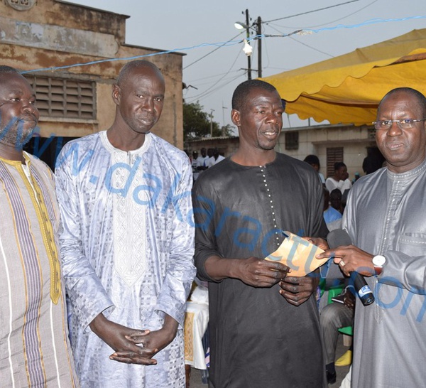 Abdou Karim Sall : " J'ai décidé de compléter le prix de la pirogue des pêcheurs de M'bao, en plus de la subvention du Chef de l'Etat "( IMAGES)
