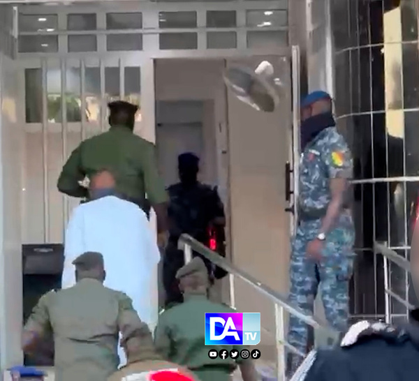 Ambulance, silences et milliards : les zones d’ombre d’une audition au fond qui interroge…Farba Ngom auditionné au fond, mais sans le cœur du dossier