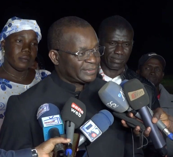 Notto Diobasse : Le maire Alioune Sarr dote le stade municipal de Baback de projecteurs de dernière génération...