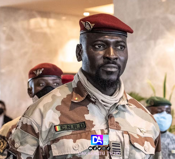 Présidentielle en Guinée: premiers résultats partiels, large avance du chef de la junte