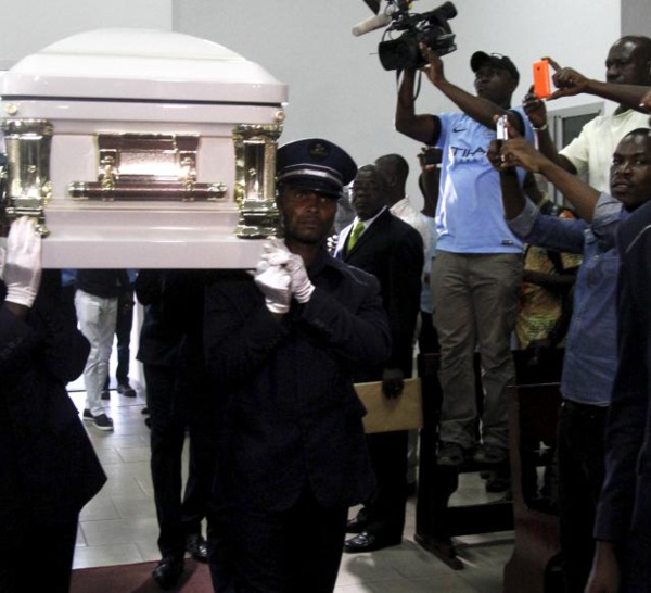 RDC : L’avion transportant la dépouille du chanteur congolais Papa Wemba a atterri à l'aéroport de Ndjili