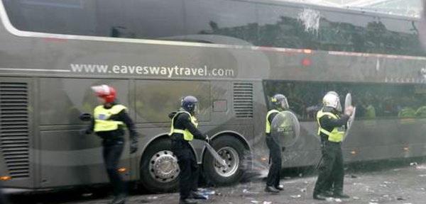 West Ham compte suspendre à vie ses supporters qui ont attaqué le bus de Man U