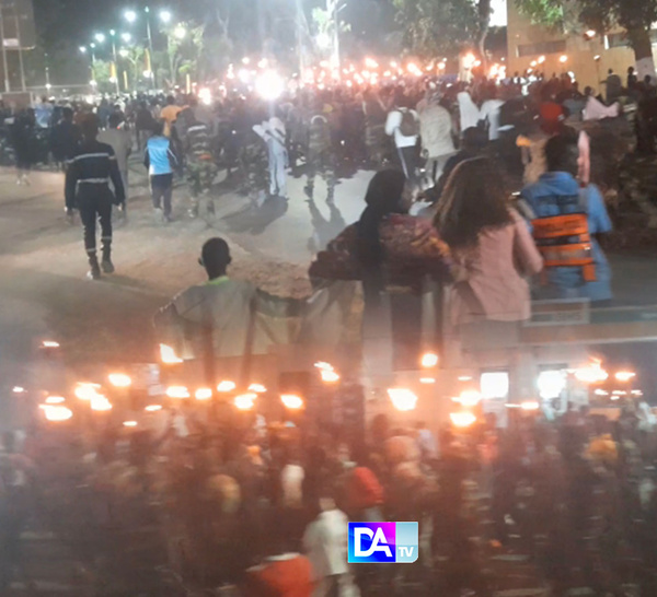 Fête de l’Indépendance à Thiès- retraite aux flambeaux: l'origine de cette procession nocturne, une tradition militaire et populaire