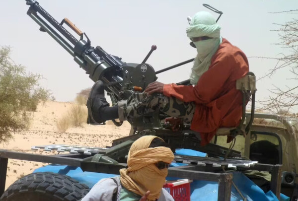 Mali: les jihadistes du JNIM revendiquent des attaques coordonnées avec la rébellion touareg à travers le pays