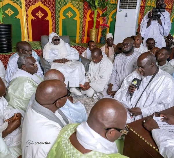 TOUBA- Hizbut-Tarqiyyah remet 1 milliard FCFA et 500 moutons au Khalife des mourides et réaffirme son engagement à ses côtés