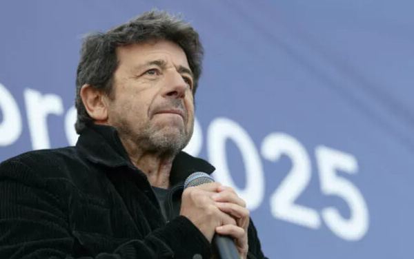 France: le chanteur Patrick Bruel mis en examen pour viol, tentative de viol, agression sexuelle et harcèlement sexuel