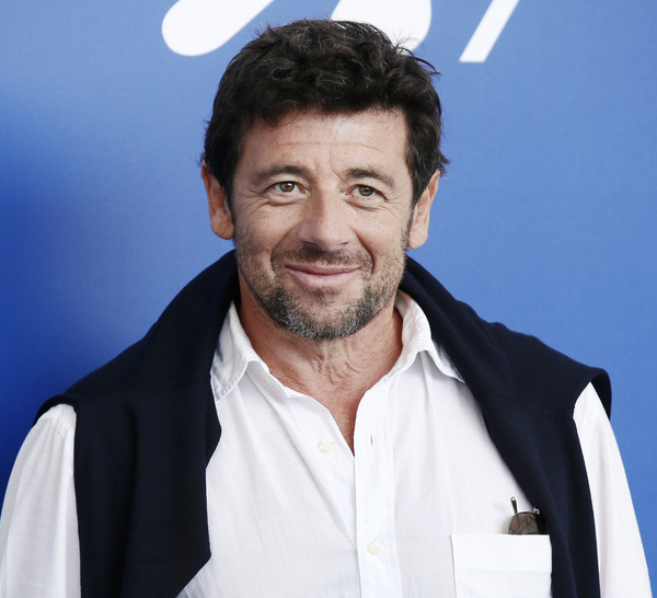 Agressions sexuelles du chanteur Patrick Bruel contre des masseuses: son contrôle judiciaire lui interdit de fréquenter les salons de massage