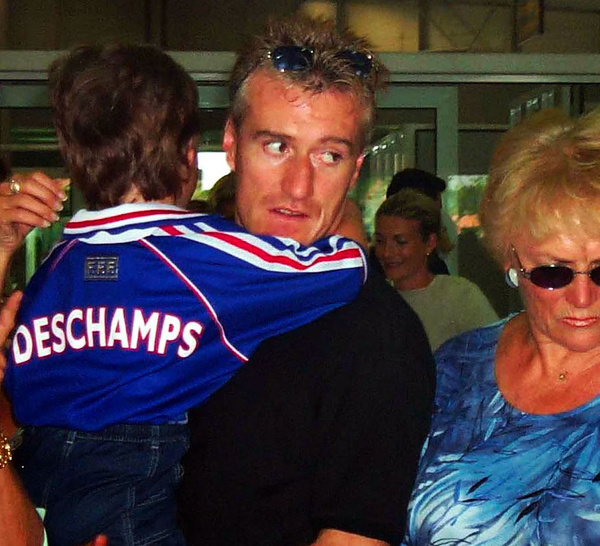 Mondial : La mère de Didier Deschamps est morte, le sélectionneur des Bleus rentre en France et sera absent contre la Norvège (FFF)