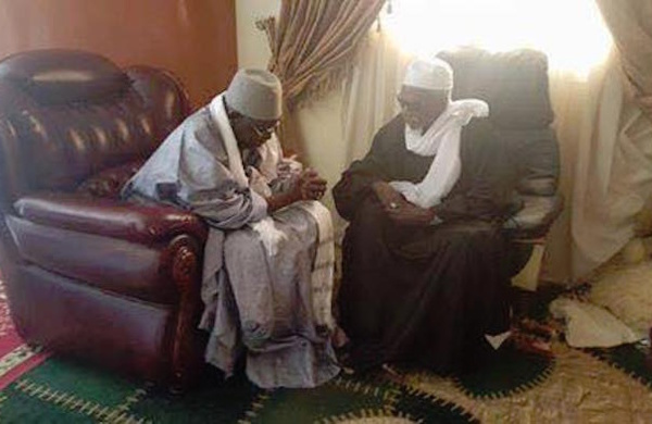 TOUBA - Serigne Abdoul Aziz Sy Al Amine a presenté les condoléances de la Hadara Tidjaniyya à Serigne Cheikh Sidy Mokhtar Mbacké