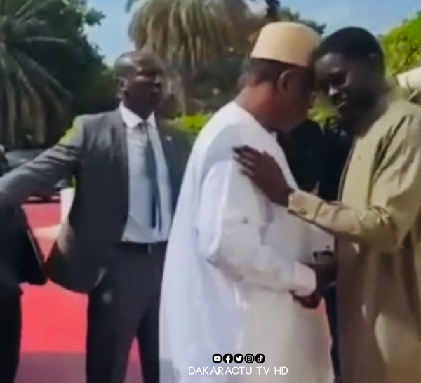 Palais de la République : Macky Sall accueilli par le président Bassirou Diomaye Faye