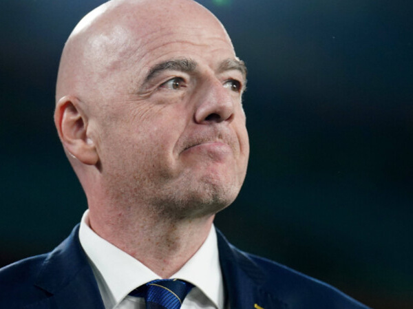 Une somme à six chiffres: l’UEFA confirme avoir payé des “indemnités” à une employée liée à Infantino