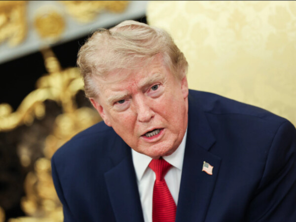 “Tais-toi!”: Trump perd son sang-froid face à une journaliste de CNN