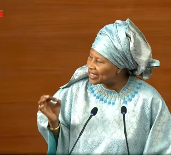 « Le peuple est en souffrance » : Aïssata Tall Sall alerte sur le dialogue social et interpelle le gouvernement sur la hausse du carburant à l’assemblée