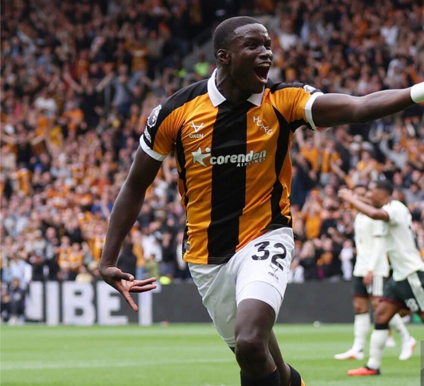​PREMIÈRE LEAGUE - Nobel Mendy, un baptême du feu avec Hull City et couronné par un but de la tête