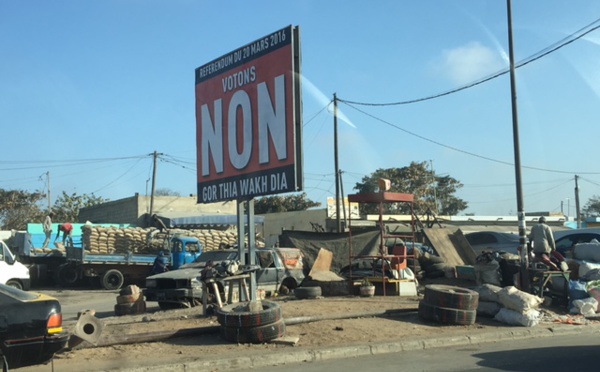 Référendum : Apparition des panneaux du « Non »